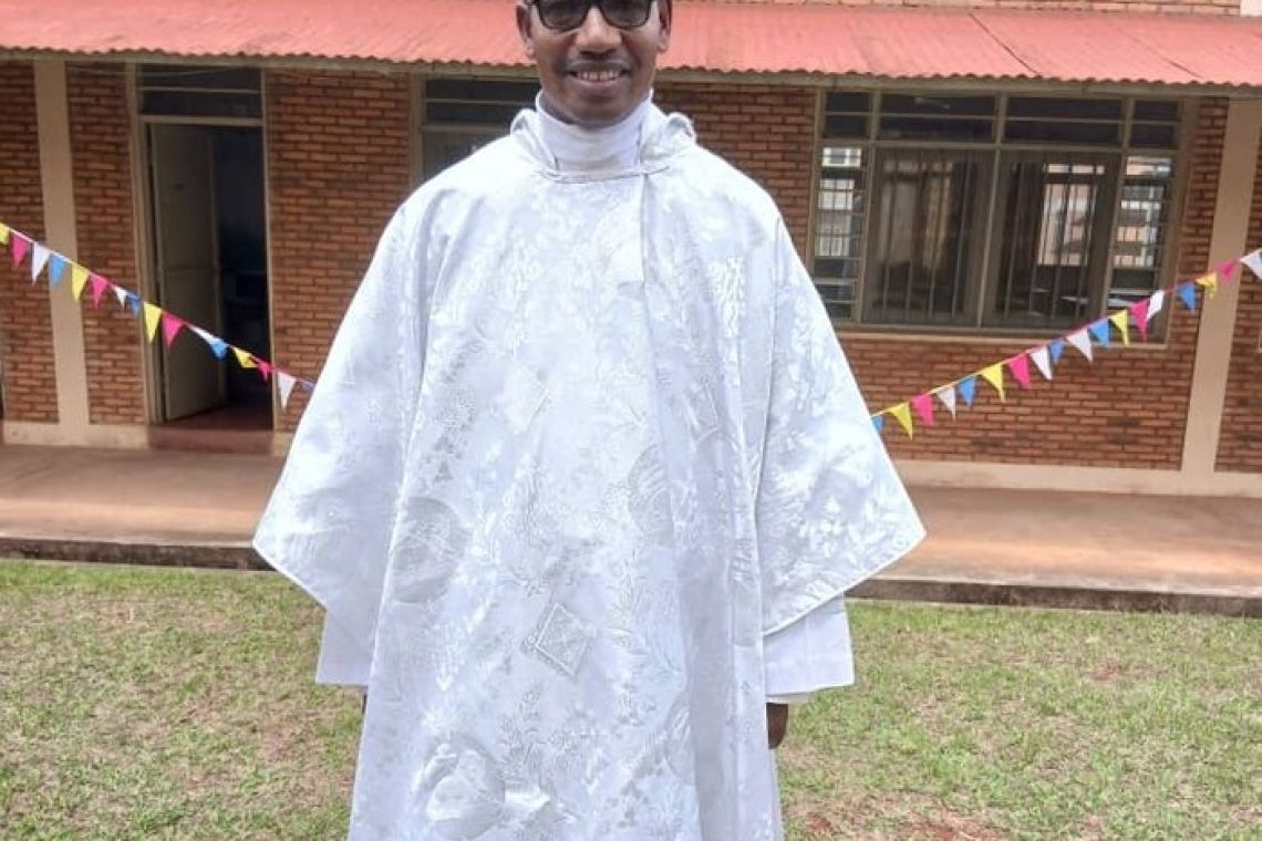 KIRYAMA : L'ABBE PHILIBERT NTIBITANGIRA   BOUCLE SON  JUBILE D'ARGENT  